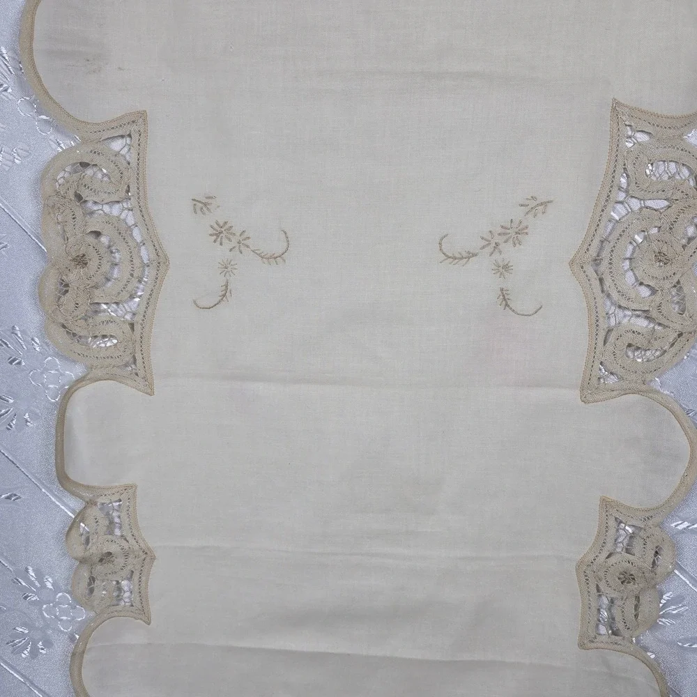 VTG Cream Battenburg‎ Lace Floral Embroidered Table Runner 51x15 Scalloped Edge